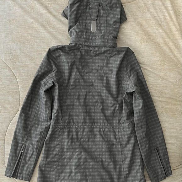 Marmot rain jacket with Membrain - grey plaid, women's sz XS - EUC - Picture 3 of 9